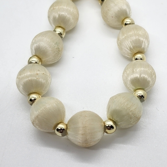 Vintage lot of 2 silk wrapped bead necklaces cream & Turquoise over the head - Picture 10 of 12